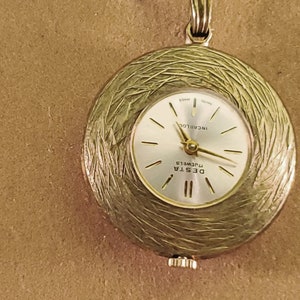 Vintage Desta 17 jewels swiss made pendant watch