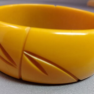 Vintage butterscotch bakelite bangle bracelet