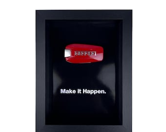 Chiave Ferrari incorniciata "Make it Happen.", decorazione murale, arte murale, decorazione, idea regalo, incorniciata, decorazione murale