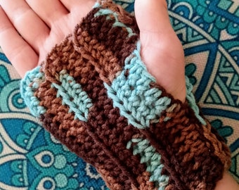 Gauntlets/ Fingerless Gloves in Brown-blue-Multi