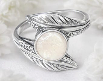 Sterling Silver Mother of Pearl Leaf Pattern Ring Size 9 Thailand