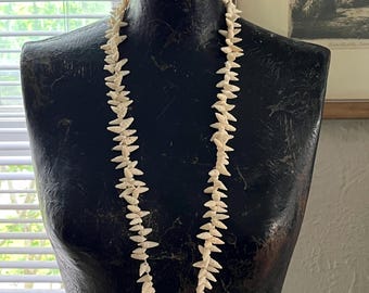 VTG White Sea Shell Clusters Necklace 34”