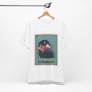 Camiseta de lotería La Explorer, Camiseta gráfica de cartas de Loteria, Camiseta de bingo mexicano, Viajes, Explorar, Viajero, Juego de cartas mexicano, Spanglish