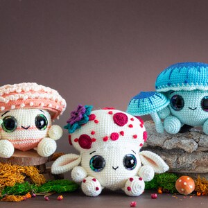 Patrón de Ganchillo: Trío de Hongos III Patrón Amigurumi Términos de EE. UU. PDF imagen 7