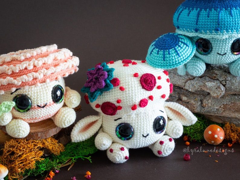 Patrón de Ganchillo: Trío de Hongos III Patrón Amigurumi Términos de EE. UU. PDF imagen 6