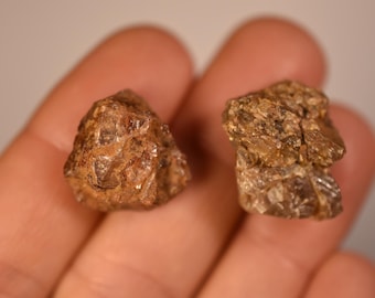 2 ejemplares de circonita australiana de 2 cm y 17,2 g, acabado natural en bruto, de la gama Harts.