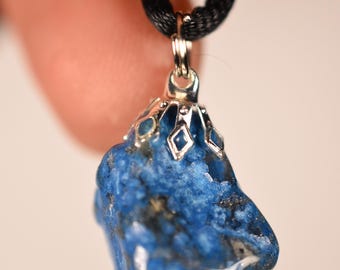 Colgante de shattuckita de 2,1 cm y 3,7 g + cordón de piedra natural, fabricado en Australia.