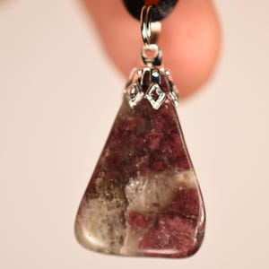 Rosa Turmalin Anhänger 2,7 cm 5,4 g + Cord Naturstein Australian Made
