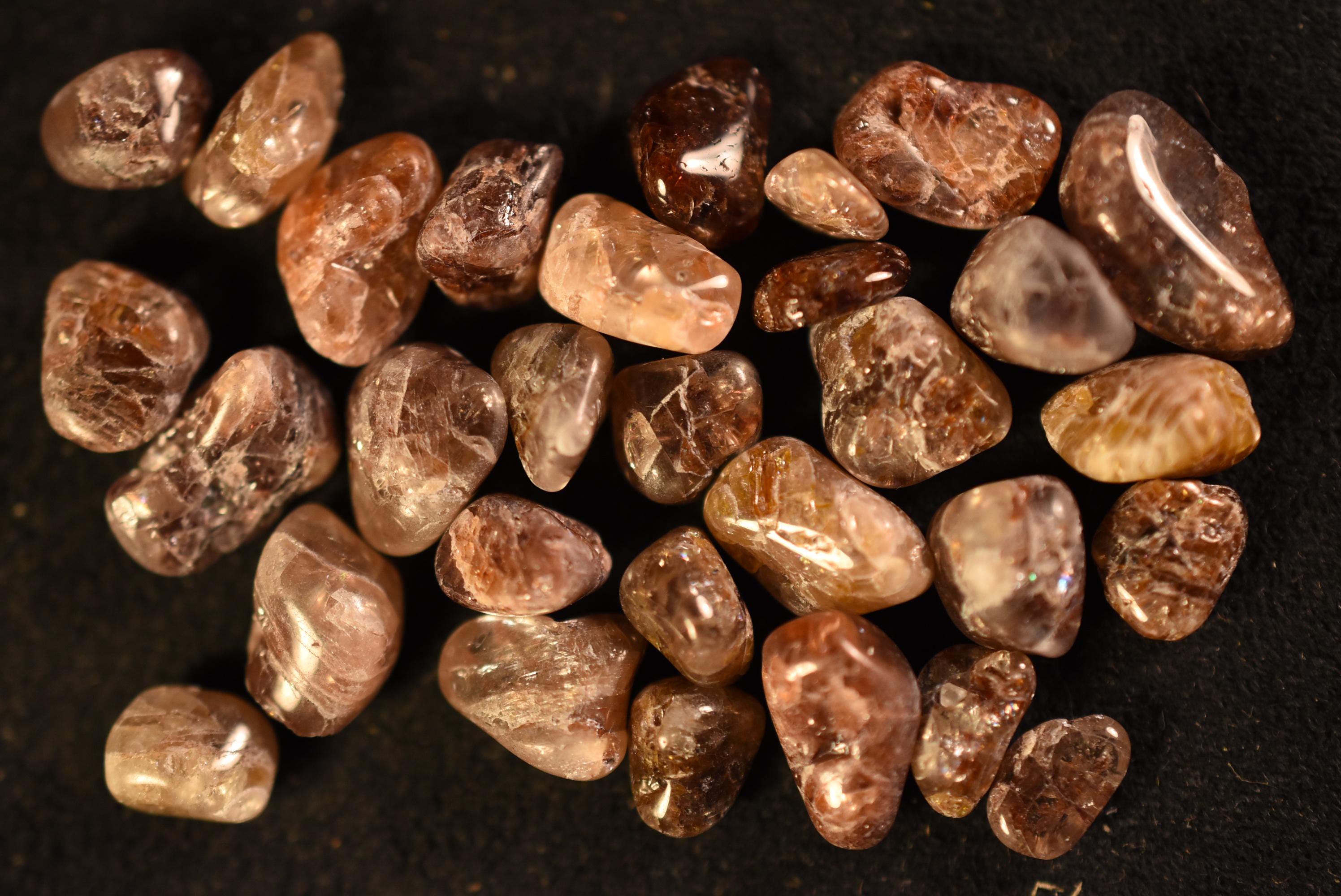 30 AUSTRALIAN ZIRCON Tumbled Stones 1cm 18.3g Natural Harts Range