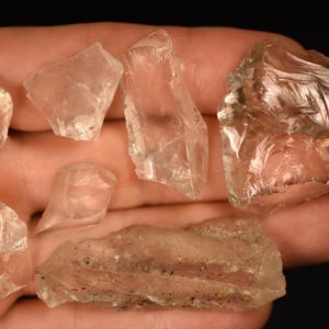 7 AUSTRALIAN QUARTZ Specimens 2-5cm 49.6g Natural Rough Faceting Kingsgate Nsw