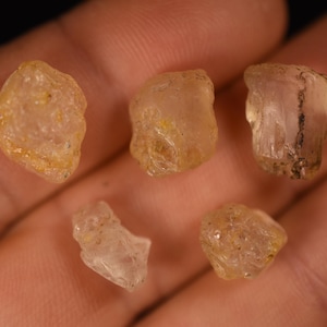 5 AUSTRALIAN TOPAZ 1cm 7.4g Natural Rough Specimens Torrington NSW
