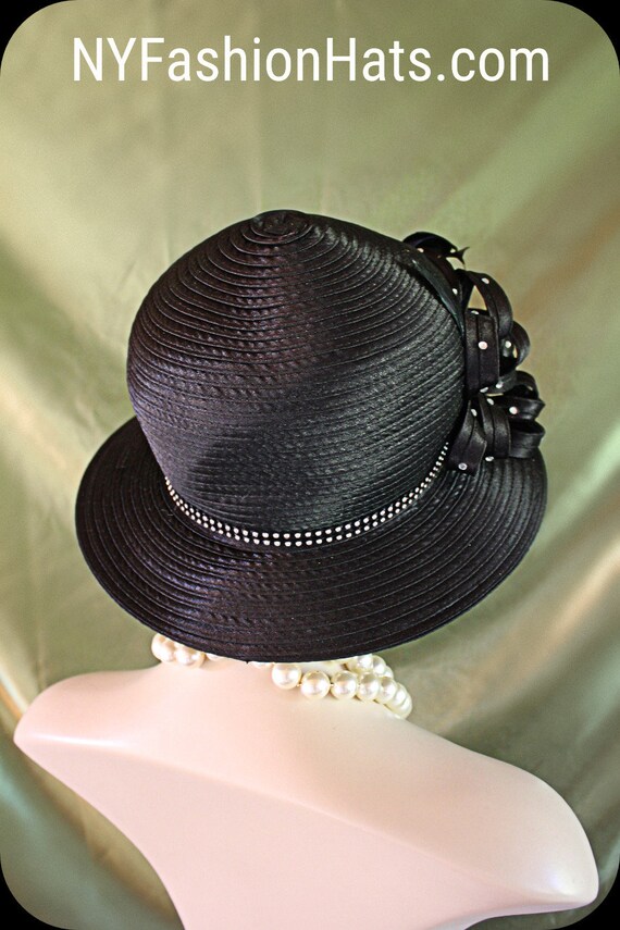 Women display picture 1