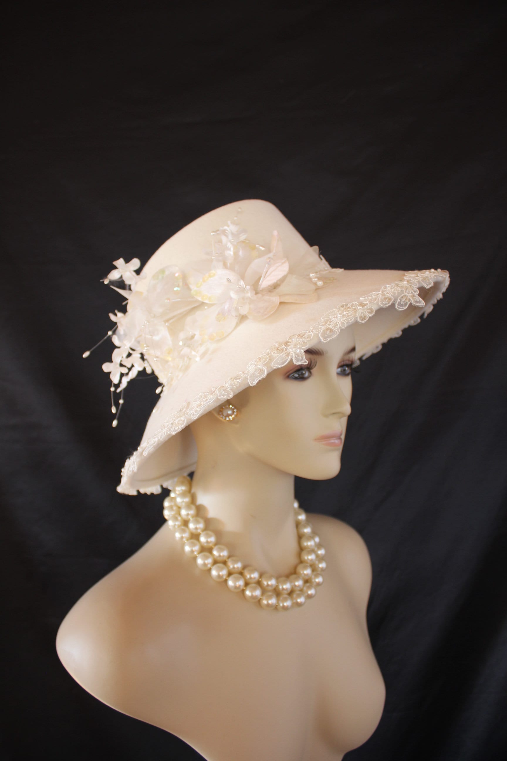Luxury Winter White Ivory Wool Big Brim Hat for Women  display picture 3
