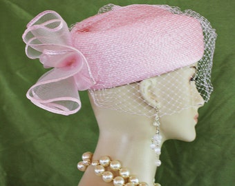 Light Pink Pillbox Hat With Birdcage Veil and Silk Flowers  display picture 1