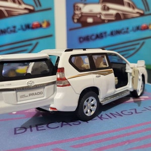 Toyota land cruiser prado modelo de carro de brinquedo fundido, presente para crianças, meninos, branco, escala 1:32