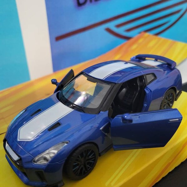 nissan gtr r35 50th anniversary edition 1:32 scale