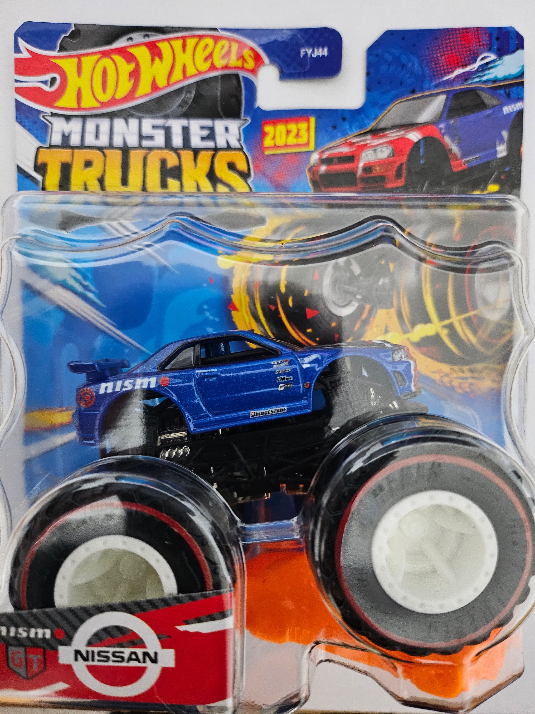 Hot Wheels Monster Truck Maker Kit: Build your own working toy monster truck .