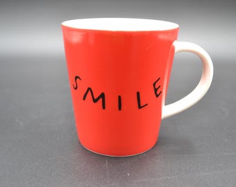 Royal Doulton Ellen Degeneres SMILE Red White Black Coffee/Tea Mug