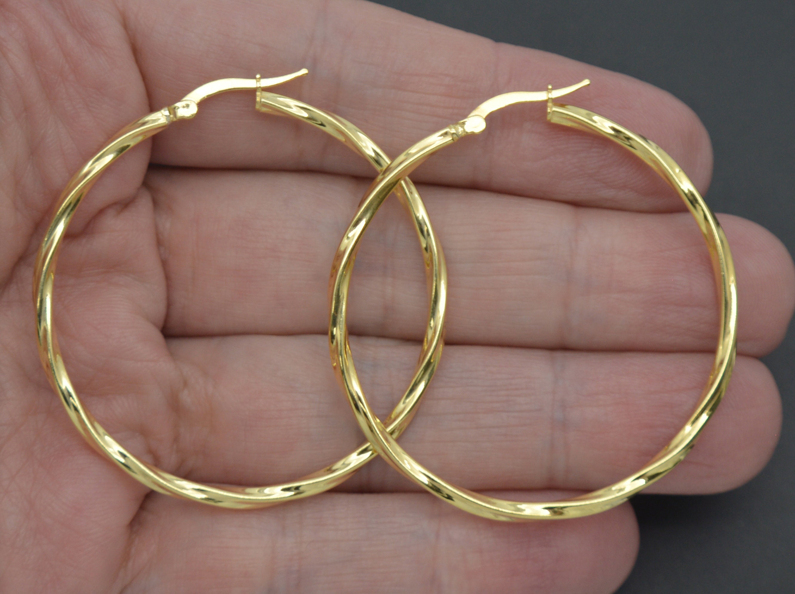 Orecchini A Cerchio Grandi In Argento 925 Placcato Oro Bianco 18k: Diametro 65mm, Eleganti E Ipoallergenici, Con Confezione Regalo. Perfetti Per Ogni Occasione.