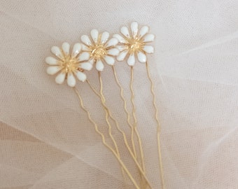 Sweet Gold Daisy Wedding Hair Pins wedding pins Bridesmaid hair pins white flower wedding accessories bridal hair accessories