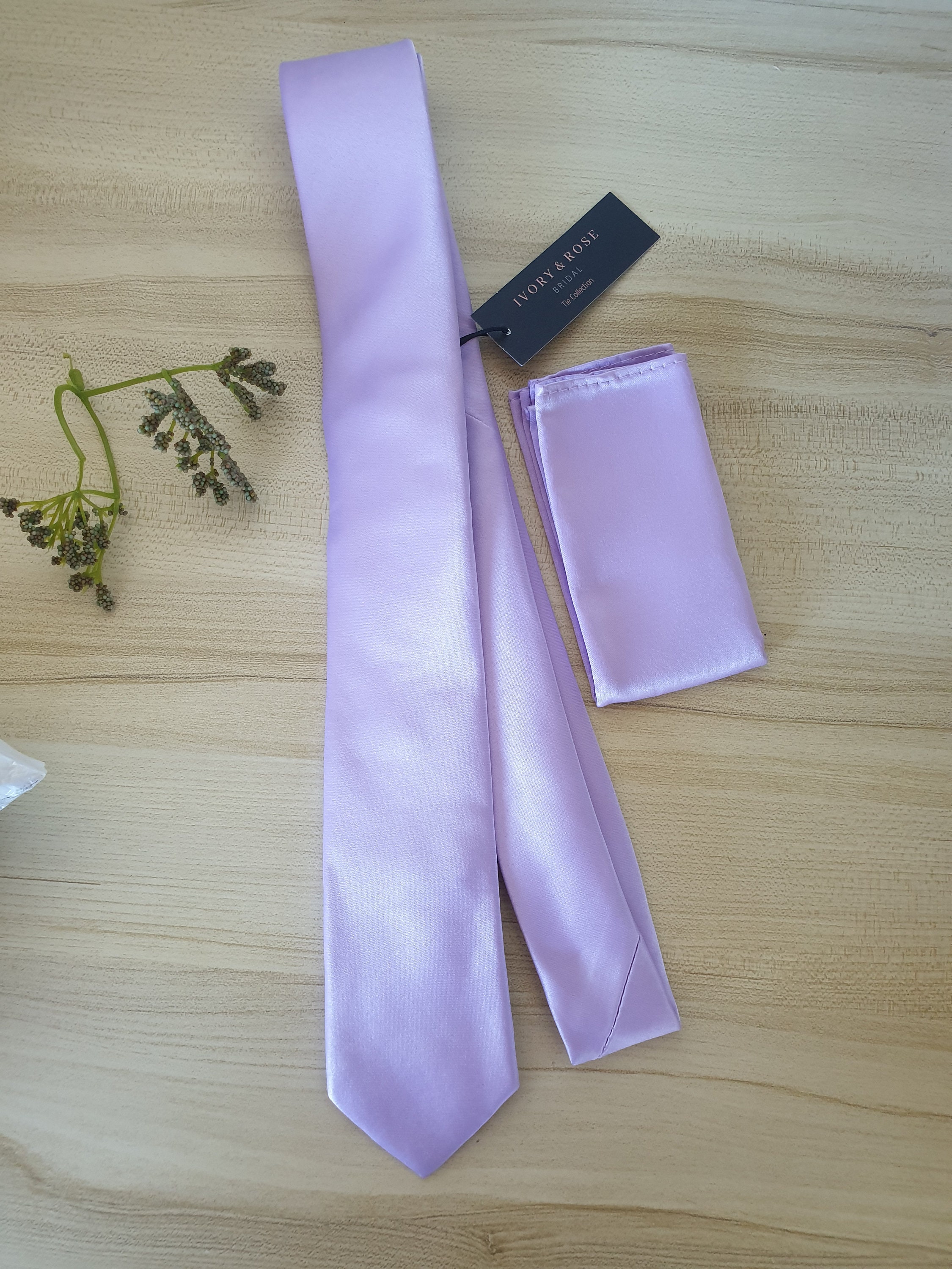 Set Da Uomo: Cravatta E Fazzoletto Da Taschino Viola Prugna A Pois, Per Matrimonio