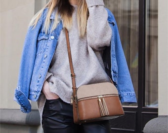 Women Tassel Zipper Pocket Crossbody Bag Shoulder Purse Fashion Travel Bag with Multi Pockets