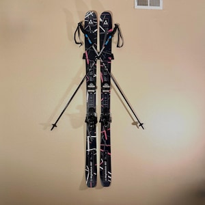 Ski & Pole Wall Display - SlopeMount