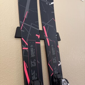 Ski & Pole Wandaufsteller - SlopeMount Bild 6