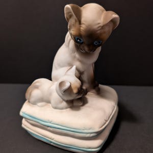 Siamese Cat Music Box