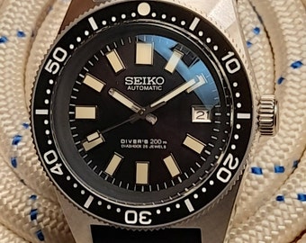 Seiko Mod 62MAS Tribute, 300m Diver, glace saphir double dôme, mouvement automatique NH35A, lunette en céramique.