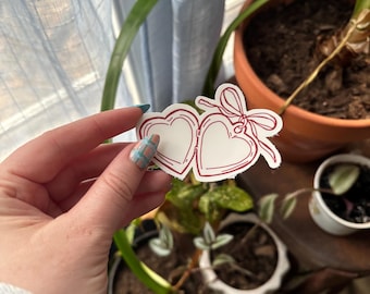 Vintage Heart-Shaped Locket Sticker, Vintage Sticker, Girly Sticker, Water Resistant Sticker, Stickers for Waterbottle, Mini Vinyl Sticker