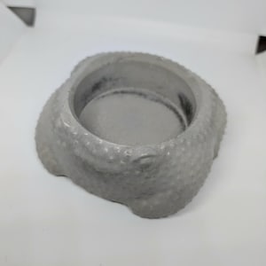Ole Toad Planter | Kruka | Blomkruka | Byst | Groda | Moral | Mytologi | Cement | Växtälskare | Handgjord | Grodprins | Älvcirkel | Padda