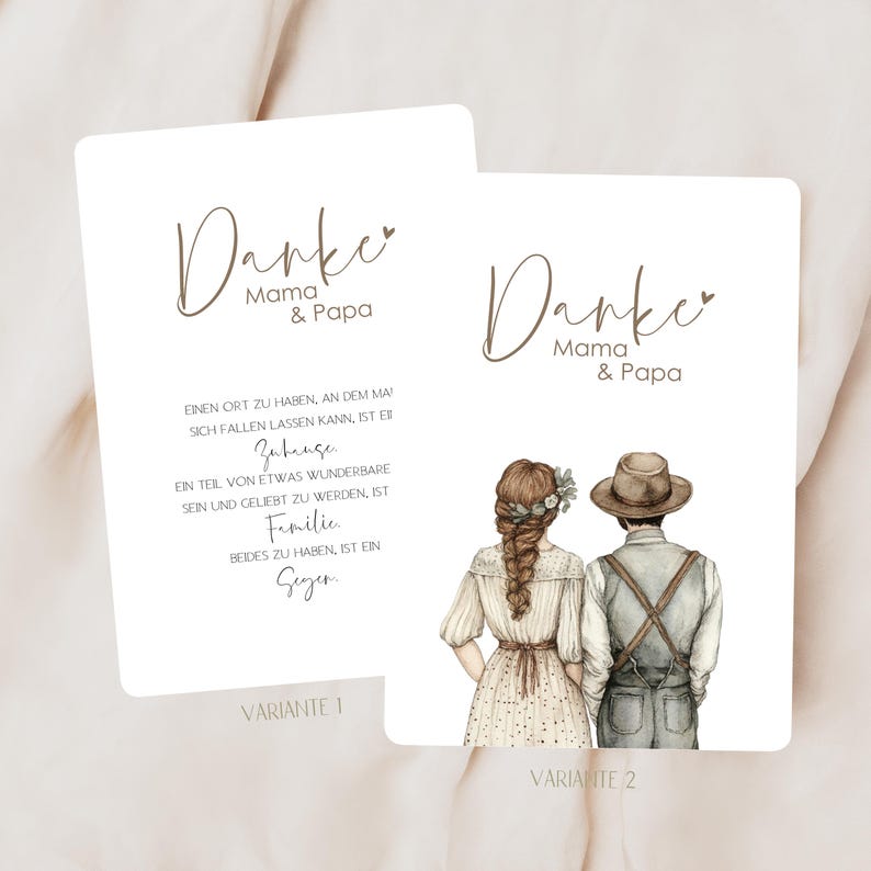 Peut inclure: Deux cartes avec un fond brun et du texte blanc. Le texte sur les cartes dit "Danke Mama & Papa". Une carte a un dessin d'un couple debout dos &agrave; dos. L'autre carte a du texte qui dit "Einen Ort zu haben, an dem man sich fallen lassen kann, ist ein Zuhause. Ein Teil von etwas wunderbare sein und geliebt zu werden, ist Familie. Beides zu haben, ist ein Segen."