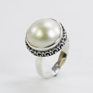 white mabe pearl ring 925 sterling silver 16 mm round decorated with  handmade crown filigree ornament