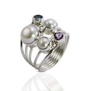 anello multipietra con ametista, topazio azzurro e perla d&#39;acqua dolce incastonati in argento sterling 925 con gambo diviso fatto a mano