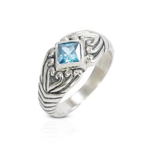 925 Sterling Silber Ring mit echten Blautopas Zirkonia verziert mit filigranem Ornament