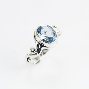 Blauer Topas Ring 925 Sterling Silber, ovaler blauer Topas Ring, Dezember Geburtsstein Ring