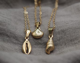Collar con colgante de concha dorada • Acero inoxidable resistente al agua, joyería oceánica
