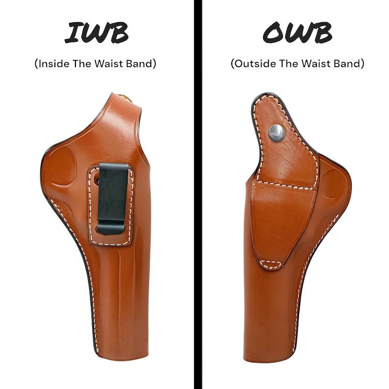 Op de afbeelding: Twee bruine leren pistoolholsters, &eacute;&eacute;n voor in de tailleband (IWB) en de andere voor buiten de tailleband (OWB). De IWB-holster heeft een zwarte clip, terwijl de OWB-holster een metalen drukknop heeft. Beide zijn gestikt met witte draad.