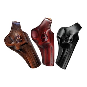 Peut inclure: Trois &eacute;tuis &agrave; pistolet en cuir marron, rouge et noir. Chaque &eacute;tui pr&eacute;sente un motif de patte d'ours. Les &eacute;tuis sont con&ccedil;us pour contenir une arme de poing. Les &eacute;tuis sont en cuir.