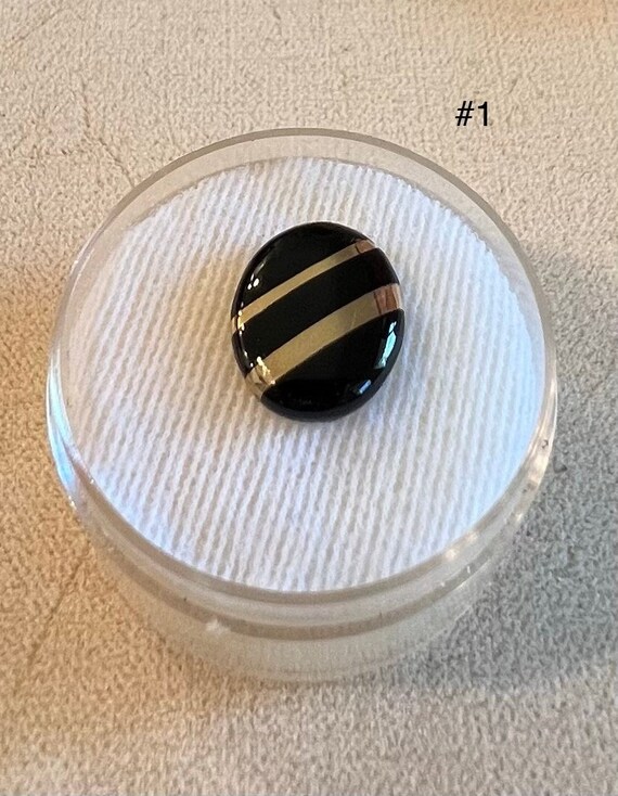 Onyx Cab  with two 14k gold inlays - image 1