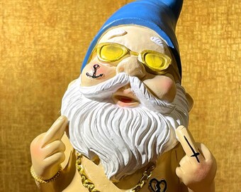 Garden gnome rocker with tattoos and stinky fingers, hand-painted and weatherproof made of high-quality synthetic resin, decorative figure, ideal gift