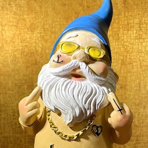 Garden gnome rocker with tattoos and middle finger, hand-painted and weatherproof made of high-quality synthetic resin, decorative figure, ideal gift