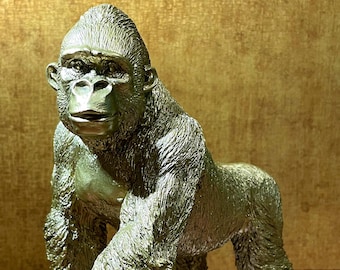 Gorilla decorative figure, chic monkey, gold edition, hand-painted and weatherproof made of high-quality synthetic resin