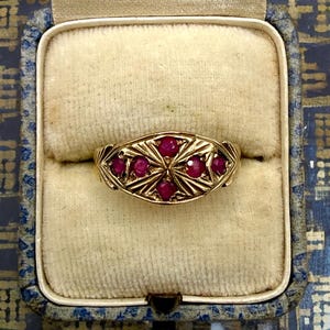 Vintage Solid 9k Yellow Gold Ruby Etched Ring, Size 6.75