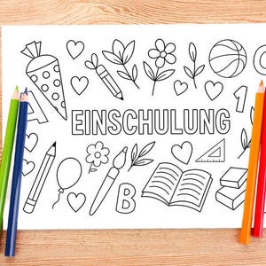 Puede incluir: Una hoja blanca con la palabra alemana «EINSCHULUNG» y varios dibujos relacionados con la escuela, rodeada de lápices de colores. Los dibujos incluyen una zanahoria, corazones, flores, una pelota de baloncesto y un libro.