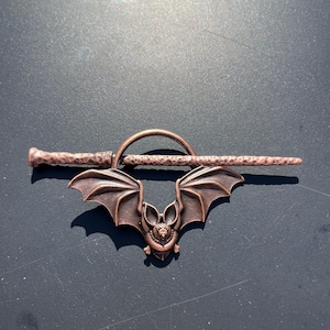 Bat Hairpin Bronze - Gothic Hair Accessory for Halloween and Cosplay Witch Vampire