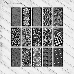 Könnte beinhalten: Ein Satz von 18 schwarzen und weißen Laser-Cut-Bildschirmen. Die Designs umfassen geometrische Muster, Blumenmuster und Blattformen.