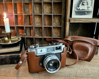 Yashica J Vintage Camera, Japanese Camera with Leather Case. Mid-century retro film camera.