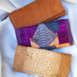 Cartera de mano de piel de pitón hecha a mano, cartera larga con solapa de piel de serpiente para mujer, bolso de piel italiano